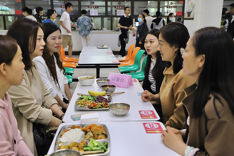 圖片5：陪餐座談.jpg